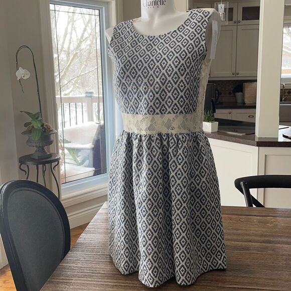 Sea New York Dresses & Skirts - 🎀 Sea New York navy and white lace cotton linen dress 10 NWT